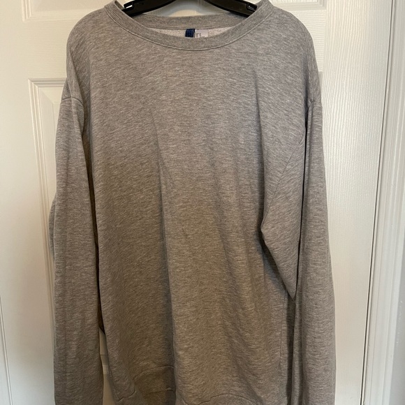 H&M Crewneck - Picture 1 of 3